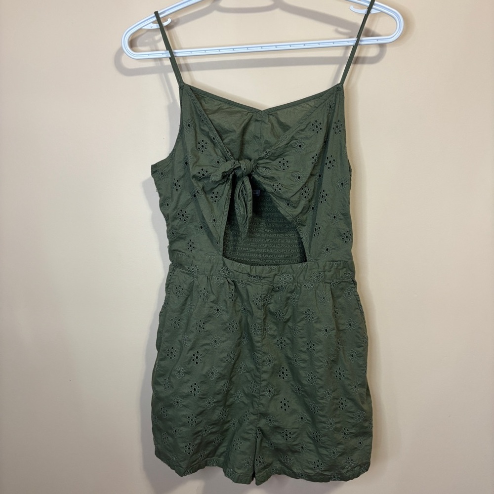 Aerie Women’s sz M Sage Green Shorts Romper Peek-a-boo Coastal Beach Side